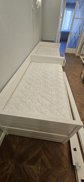 Кровать с матрасом