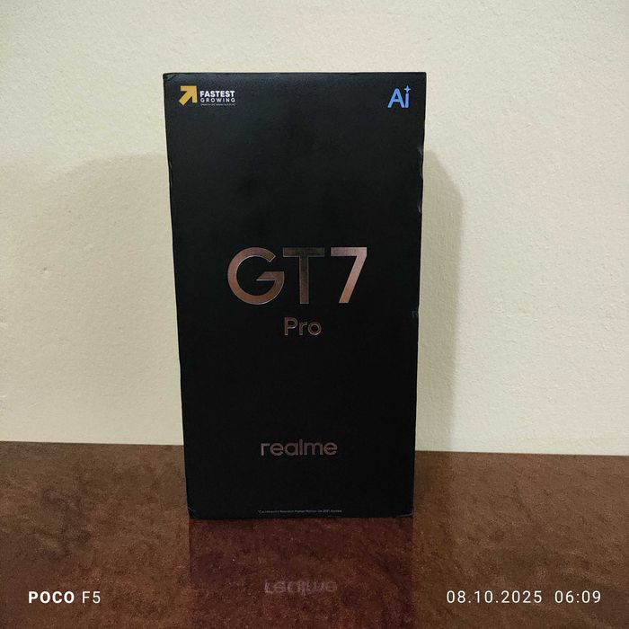 Vând telefon Realme GT 7 Pro stare ca nou culoare Mars Orange