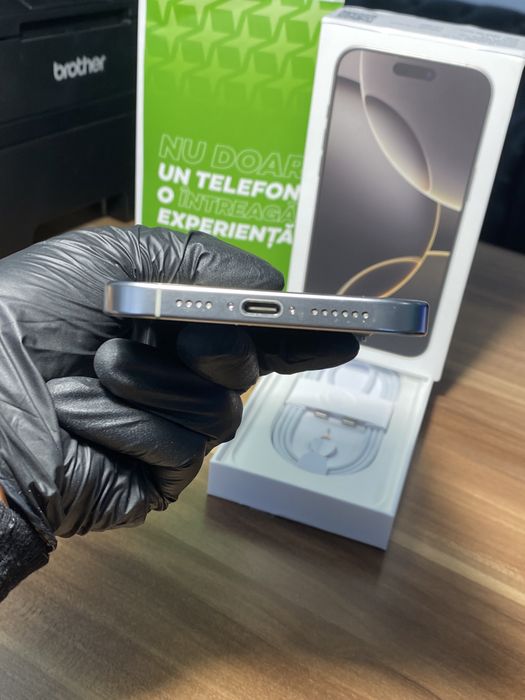 iPhone 16 Pro Max • 256 GB • Natural Titanium