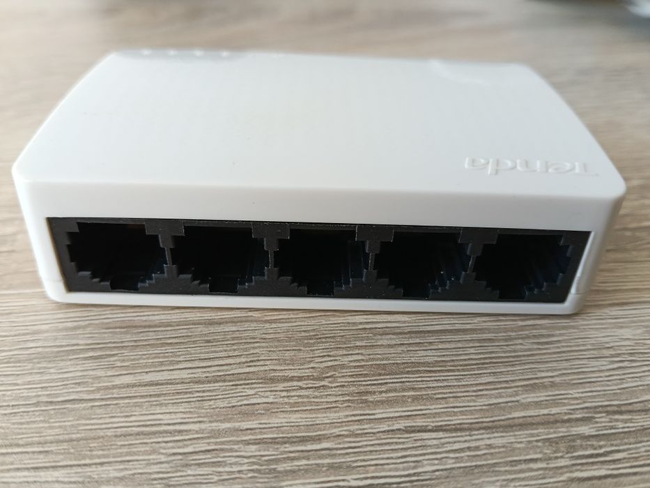 Switch de rețea Tenda S10