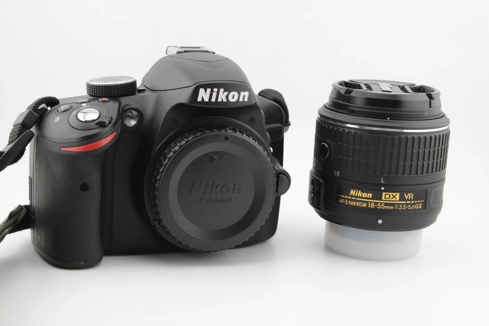 Nikon D3200, 24.2MP + Обектив 18-55мм + аксесоари