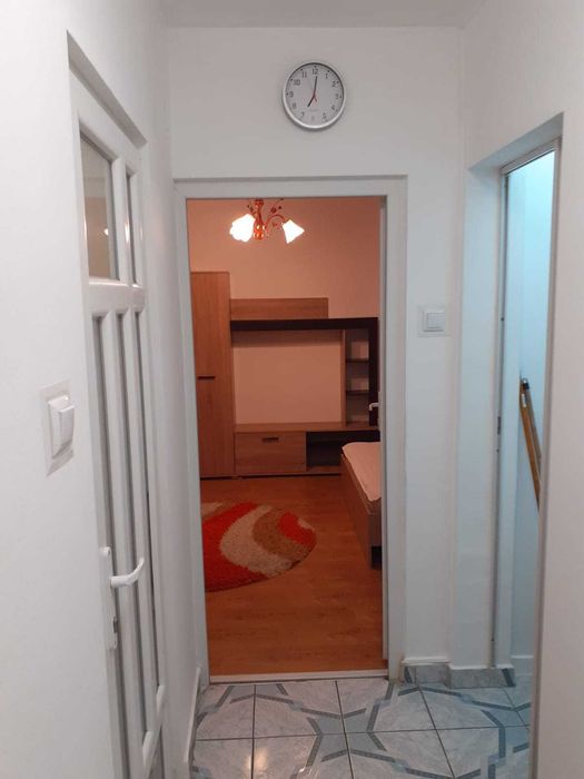 Inchiriez garsoniera parter