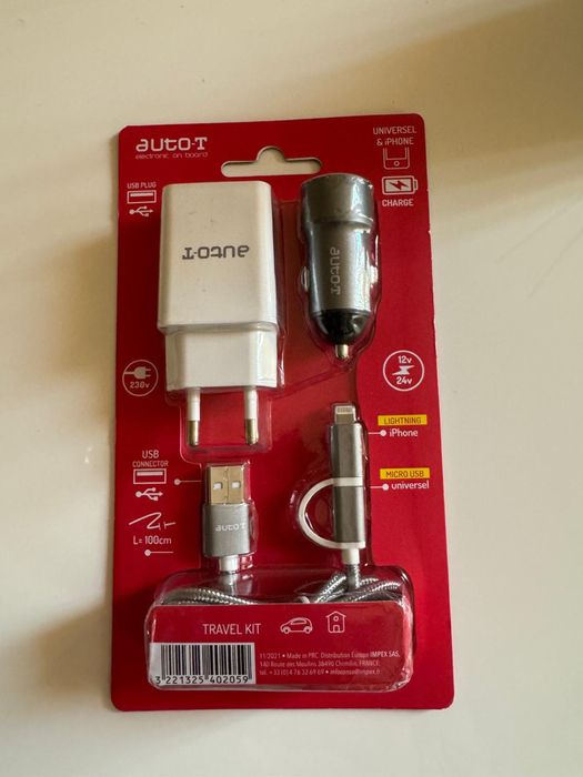 Adaptor universal si auto