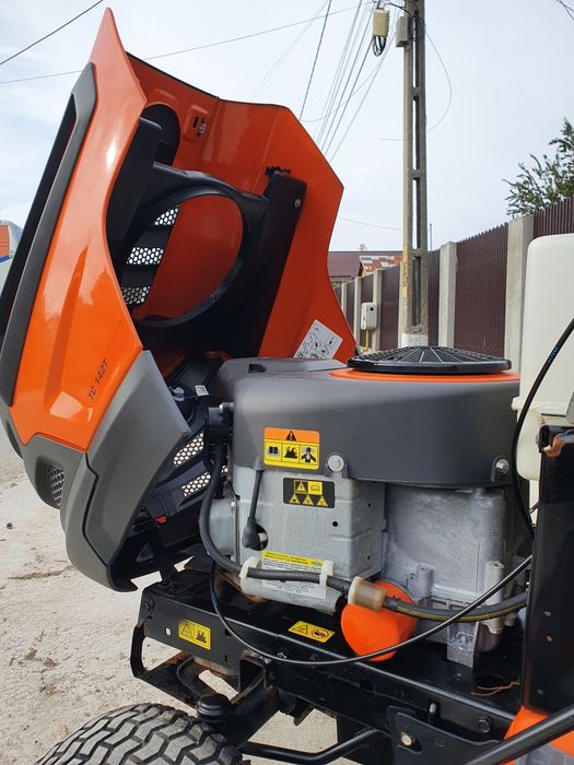 Tractoras de tuns iarba gazon Husqvarna TC 142T