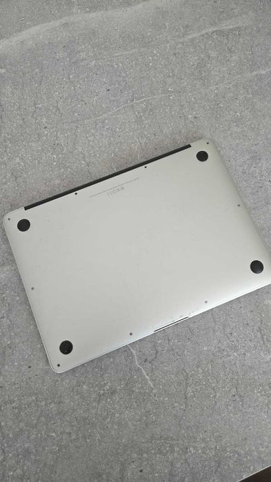 MacBook Air (2014) în stare acceptabilă + încărcător original