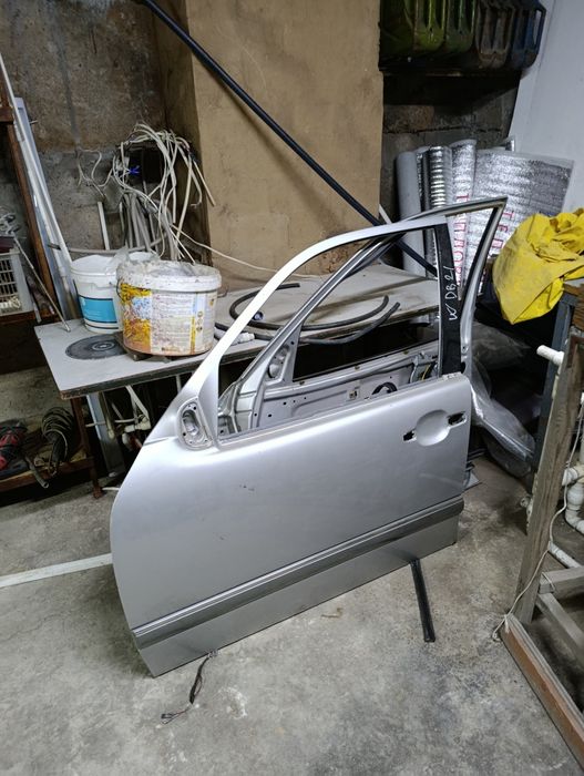 Продам двери на аевтомобил Мерседес 210