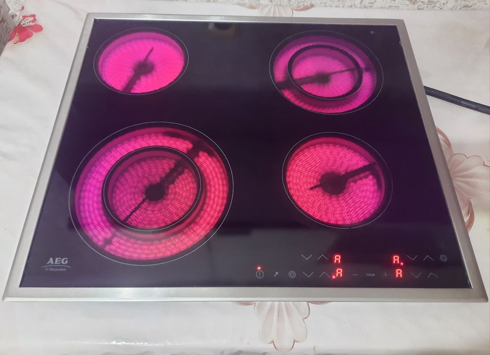 Продам варочную поверхность AEG