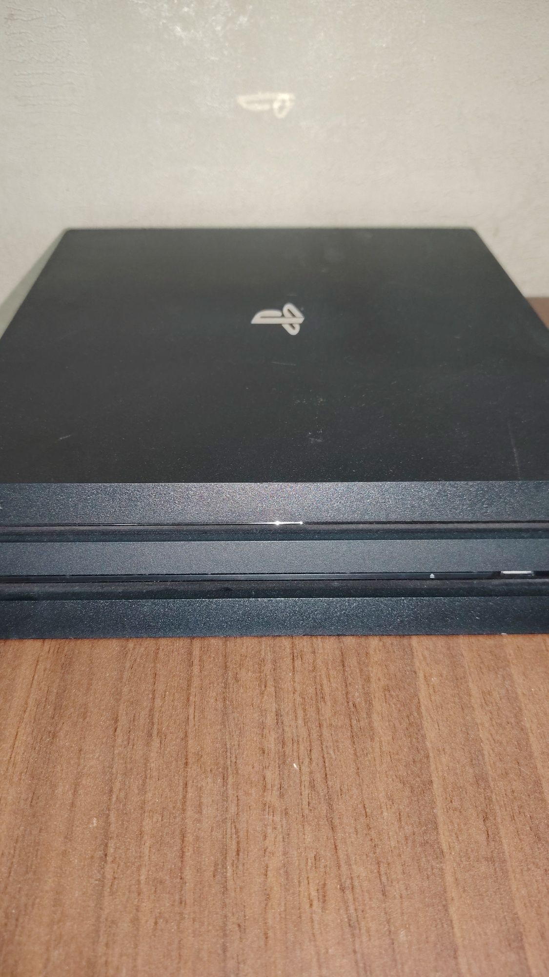 PS 4PRO hotirasi  2TR 3PULT