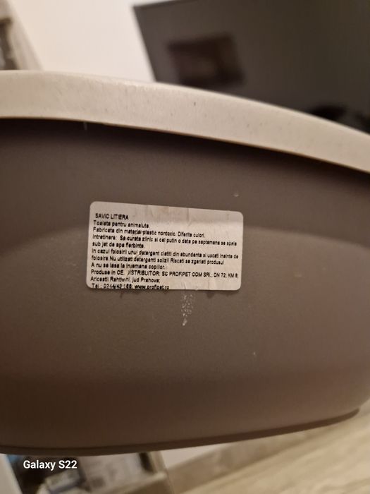 Litiera pisici, aproape noua