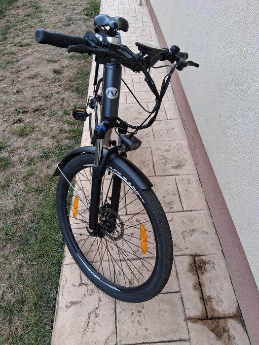 Vand bicicleta electrica care se accelerează de la buton