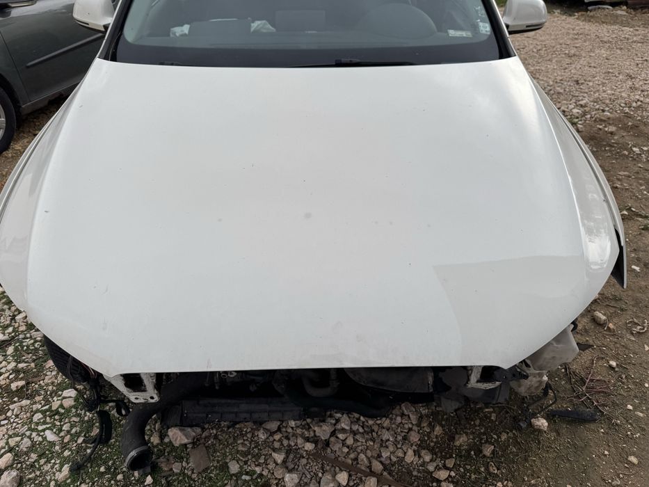 Предвн капак за Ауди Q3 2012