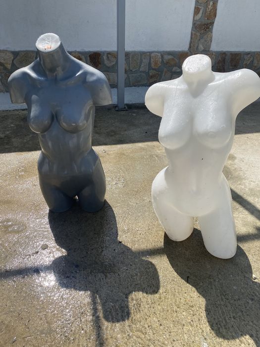 Закачалки за дрехи/ торс и манекени- оборудване магазин за дрехи