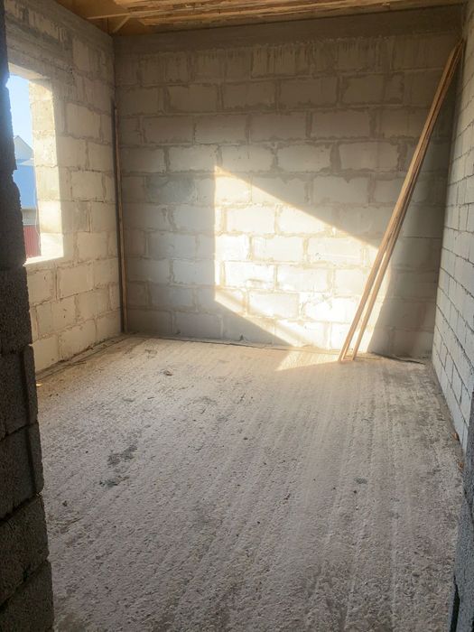 Продам дом  недостроенный