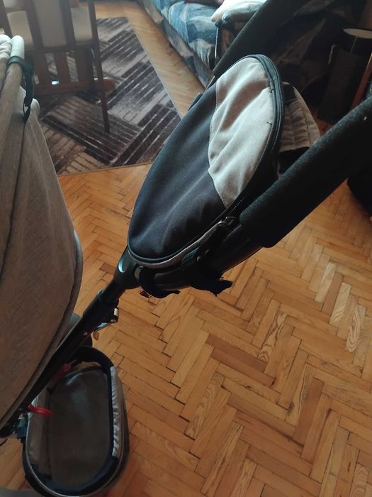 Детска триколка,изключително запазена,със подвижен сенник