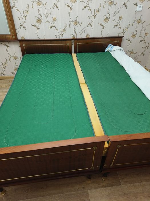 Две кровати деревянные с матрасами