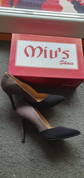 Vand Pantofi / Sandale marimea 37