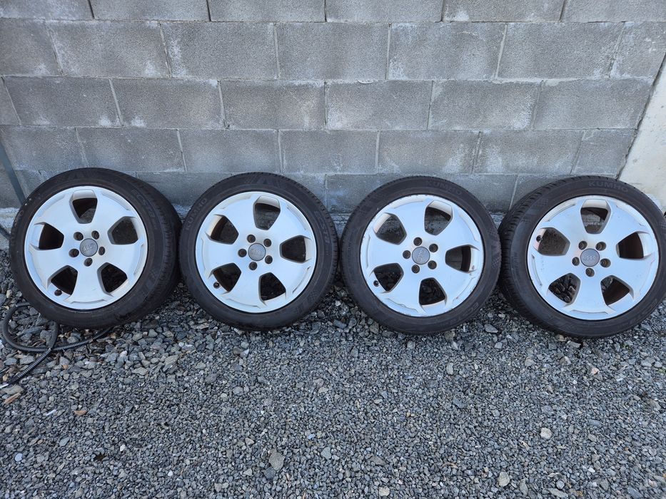Джанти с летни гуми Kumho 225/45/17 Audi 17 цола