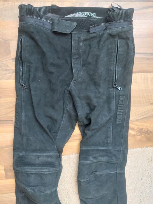 Pantaloni moto Vanucci,piele intoarsa ,stare buna