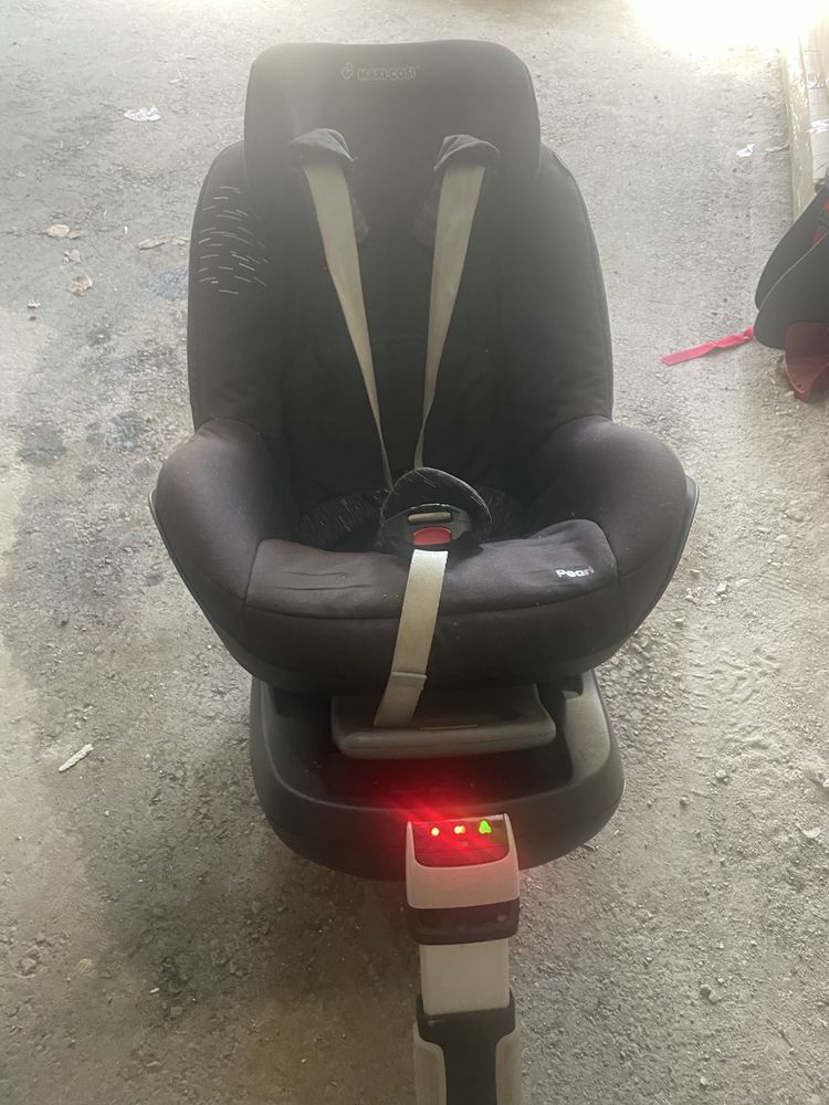 Детско столче Maxi Cosi + база