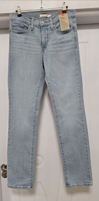Нови със етикет.  Дамски оригинални дънки.  Levi's  314 SHAPING CTRAIG