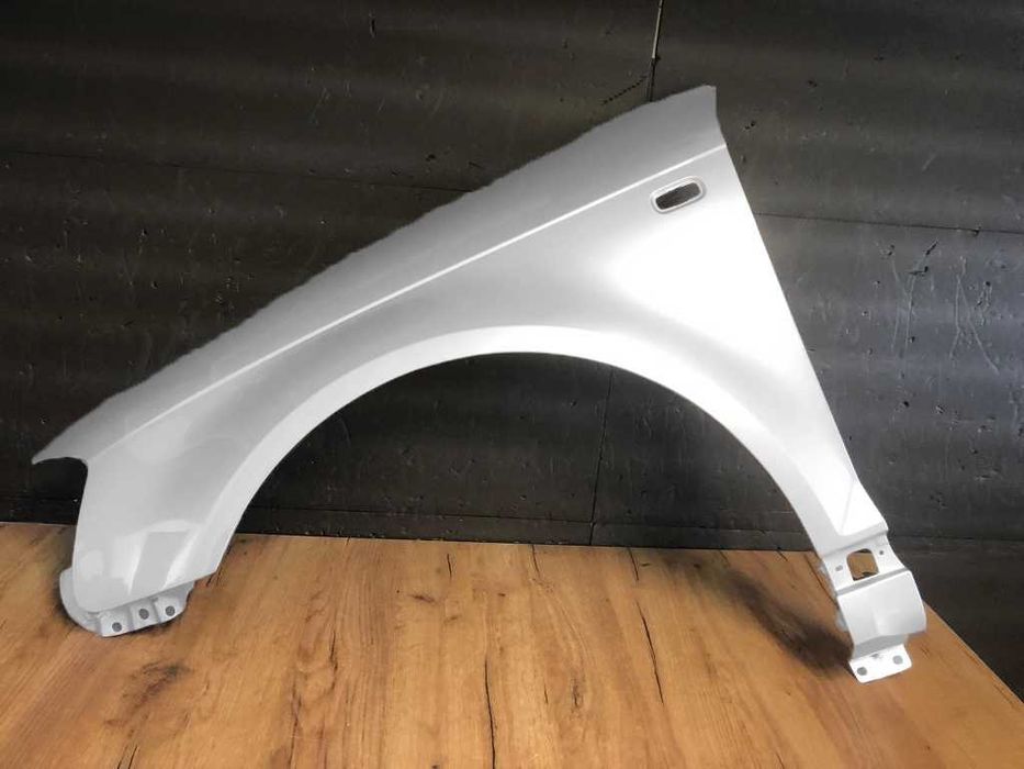 Aripa Fata Stanga Audi A3 8P An 2003-2008 (Alb (LY9C))