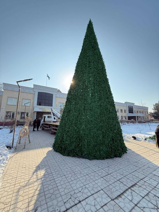 Установка новогодних ёлок || Yangi yil archasini o'rnatish