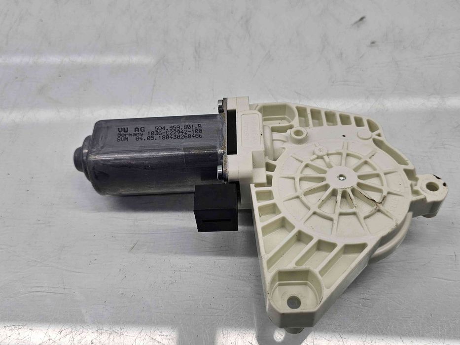 Motoras geam stanga fata Volkswagen Passat B8 (3G2) [Fabr 2015-prezent