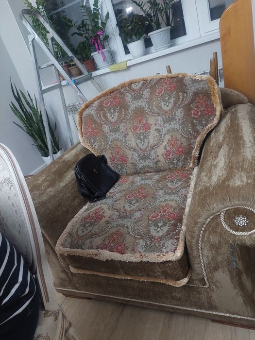 Кресло в гостинную