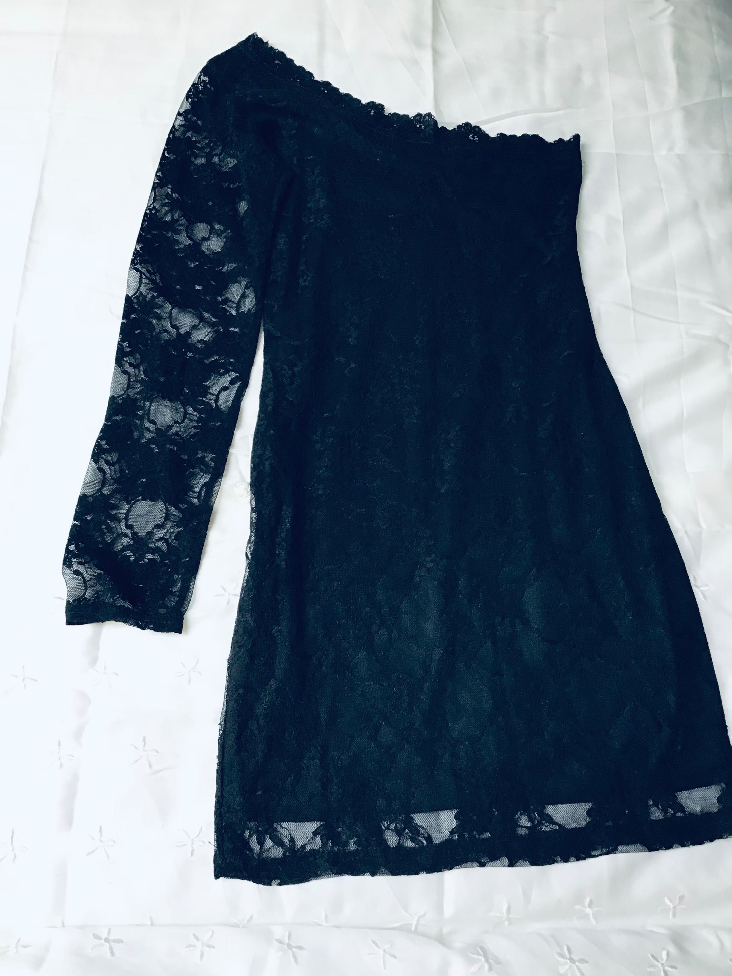 Rochie mini dantela neagră, cu un umăr gol, noua fără eticheta