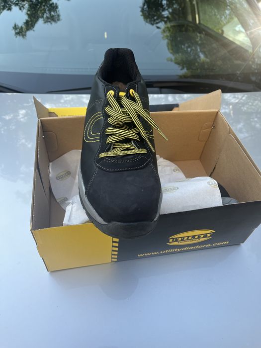 Работни обувки Диадора Форш и двата чифта са с бомбета и са 43 номер