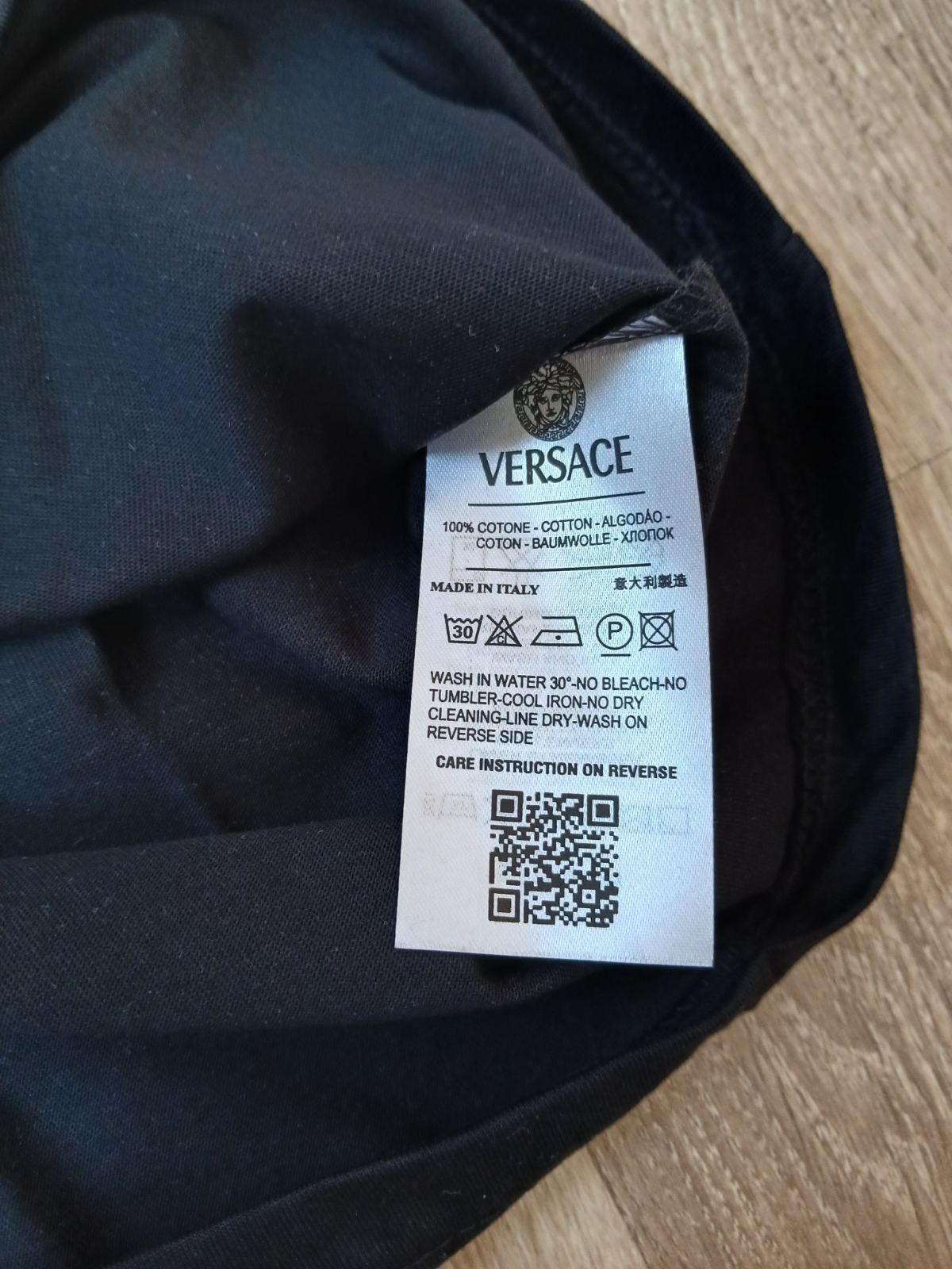 Versace тениски в черен вариант - ТОП модел за сезона ! ! !