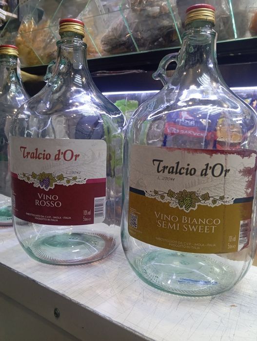 Продаются 5л бутылки из под вина