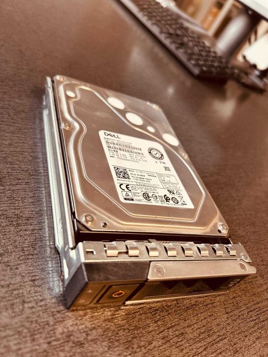 DELL 1TB 7.2K RPM SATA 6Gbps 512n 3.5in Hot-plug Hard Drive