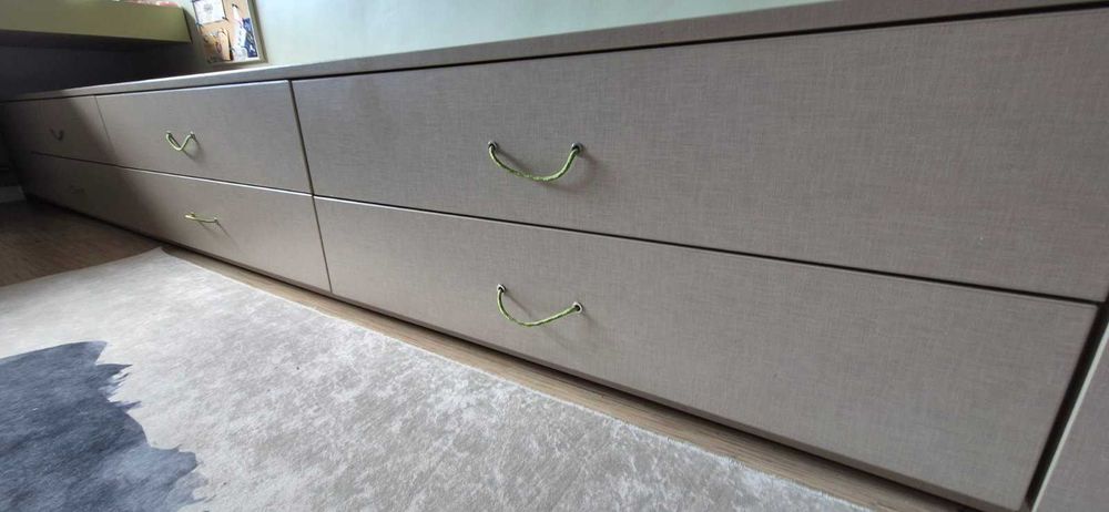 Запазен шкаф със 7 чекмеджета изпълнен от ПДЧ