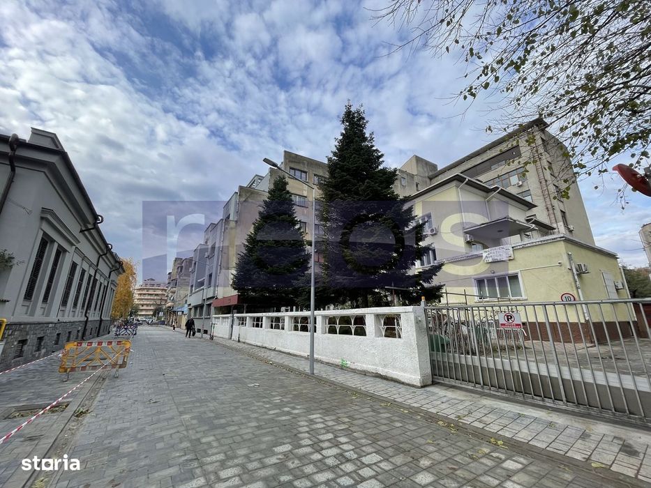 Oportunitate De Investiție | Clădire Birouri + Parcare | 3700 Mp | Ult