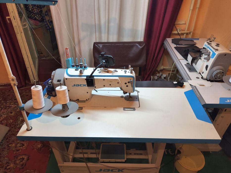 Швейная машинка Jack F 4