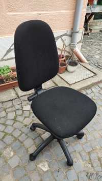 Vând scaun birou ergonomic.