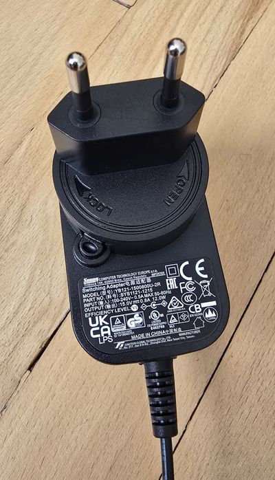 Продавам оригинално зарядно за грамофон Pro-ject