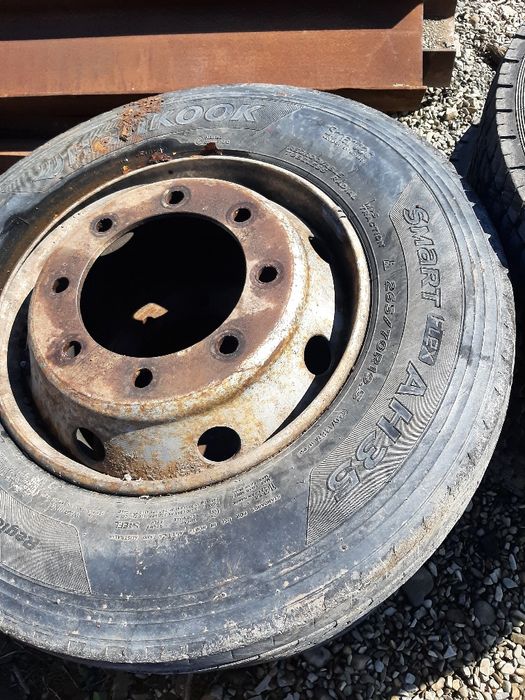 anvelope 285 70r19,5 cu jante