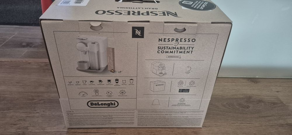 Expresor Nespresso Gran Lattissima – nou, sigilat, culoare neagră