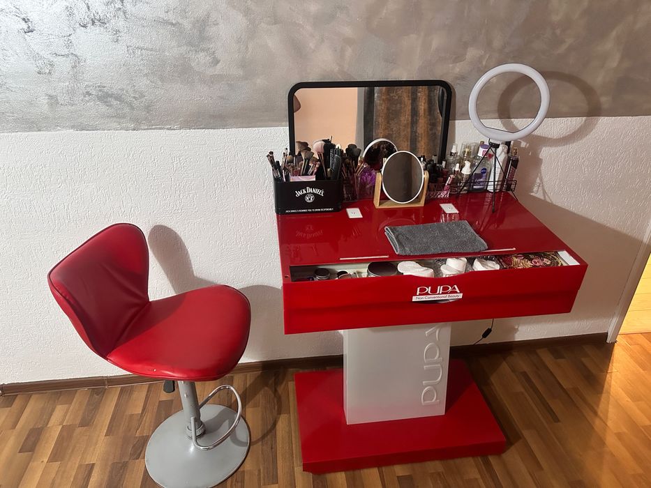 Măsuță machiaj + scaun + oglindă