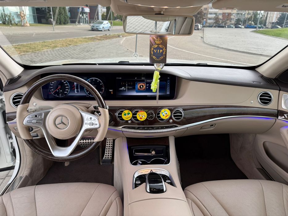 Mercedes S 450.