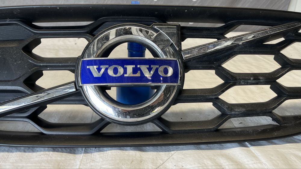 Volvo V60 2015- предна решетка