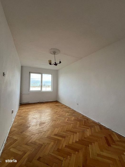 Apartament cu 2 camere in spate la Stadion, et 3