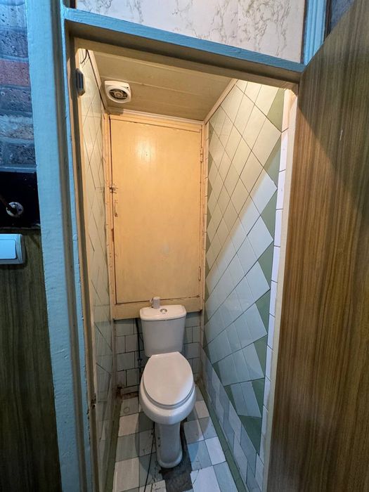 Продаю 2/4/4 ЭКО БАЗАР Феруза N9