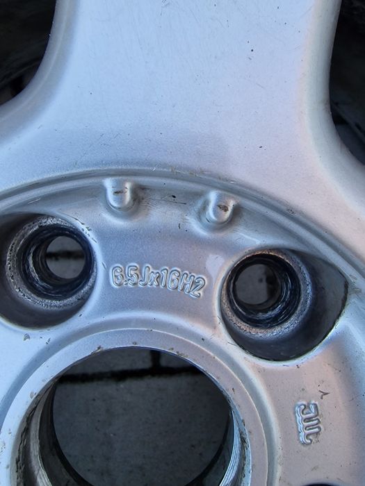 Vând jante Volkswagen R16