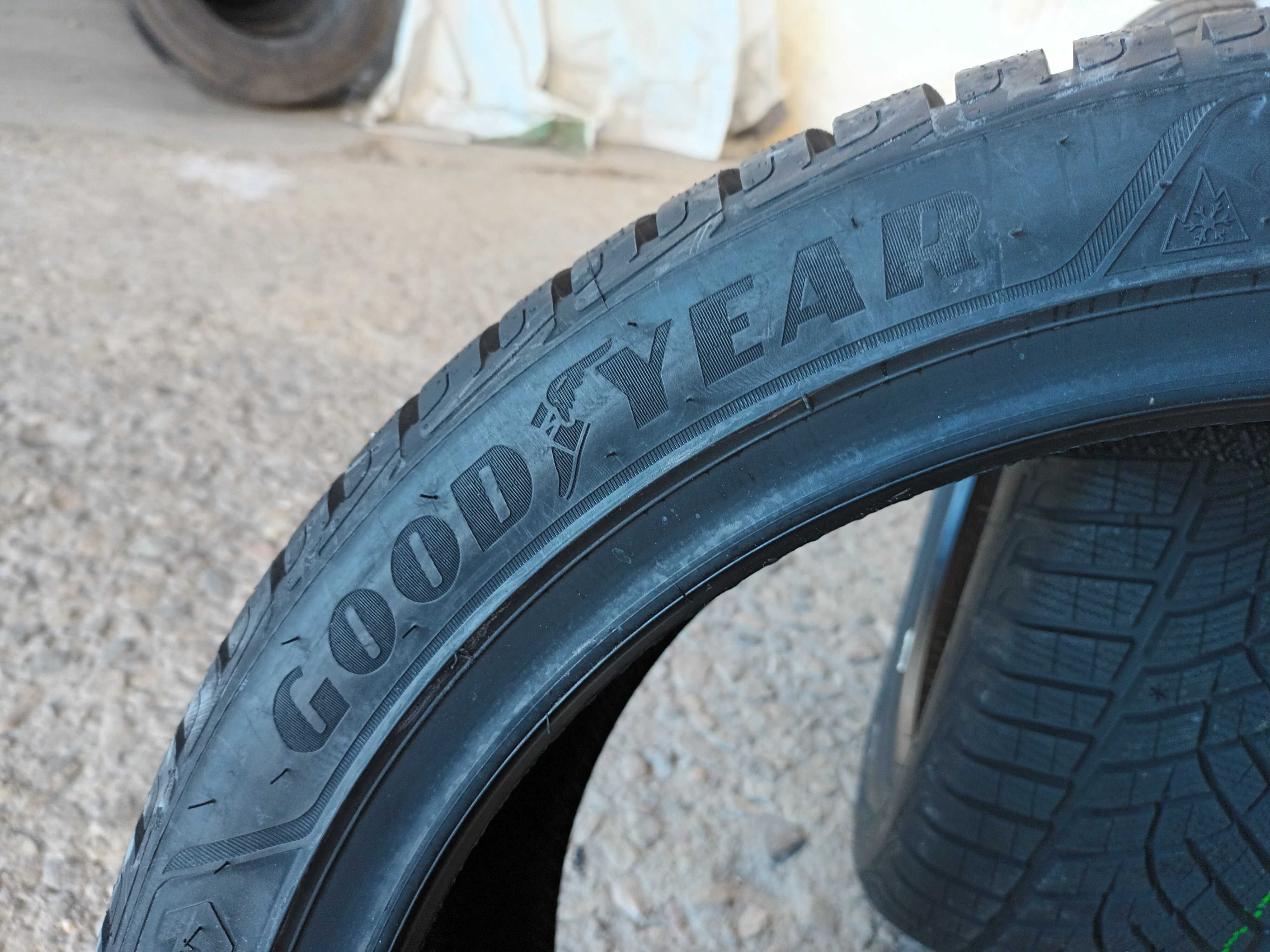 2 Нови зимни гуми 225/45 R18 Goodyear UltraGrip Perf+ 95V M+S Germany