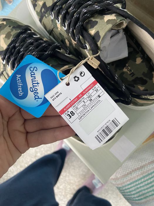 Камуфлажни обувки / кецове Mango