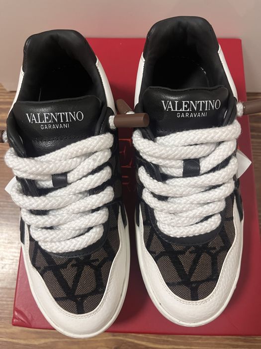 Adidasi Valentino Garavani