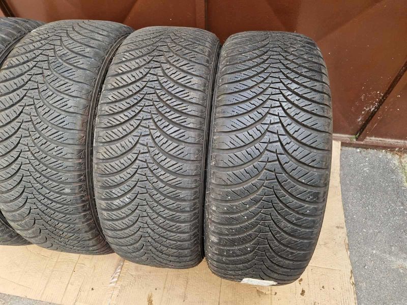 4 Kleber R18 235/55
всесезонни гуми 
DOT0322